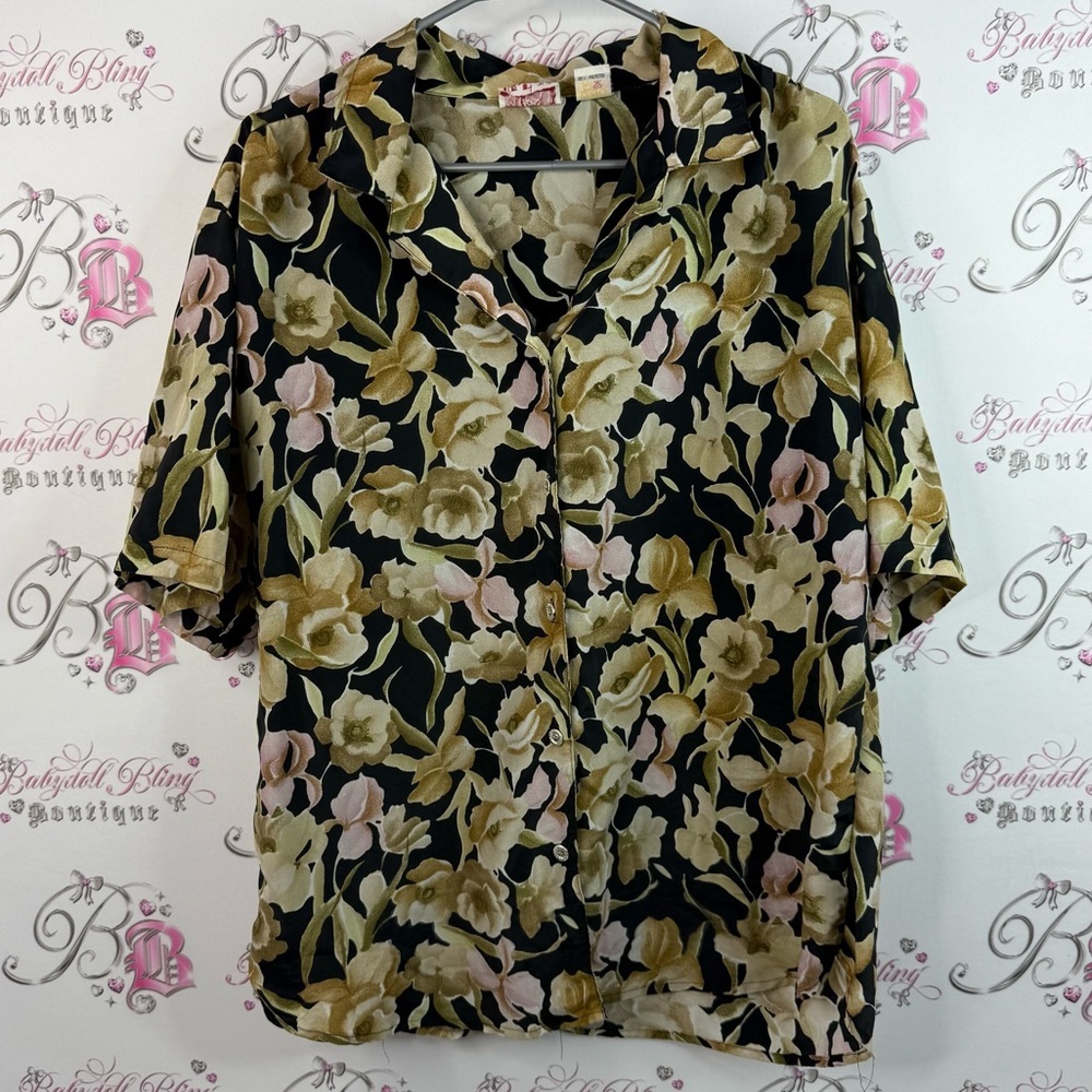 HFR button up vintage flowers shirt flowy Floral Button-Up Blouse